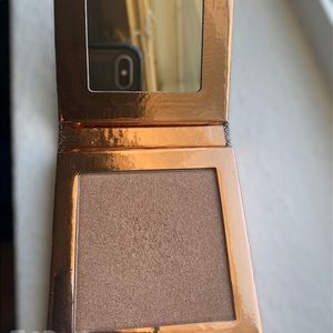 Dose of Colors chasing the sun highlighter